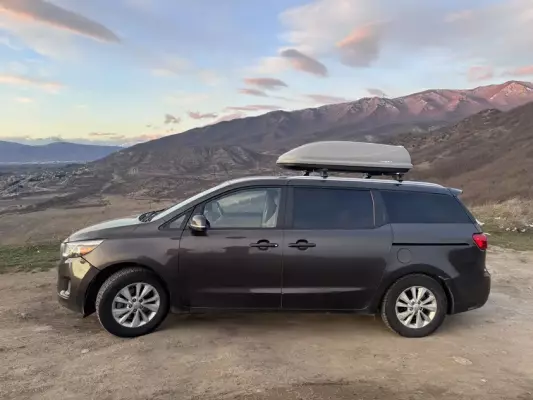 KIA Sedona ქირავდება საქართველოში