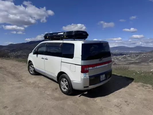 Mitsubishi Delica D:5 ქირავდება საქართველოში