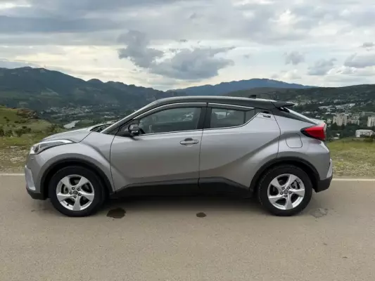 Toyota C-HR для аренды в Грузии