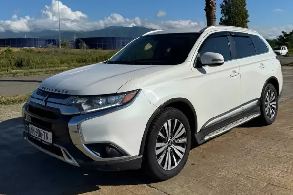 Mitsubishi Outlander ქირავდება საქართველოში
