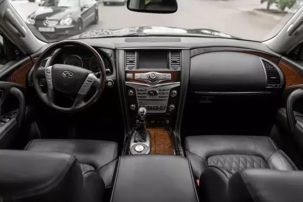 Infiniti QX80 ქირავდება საქართველოში
