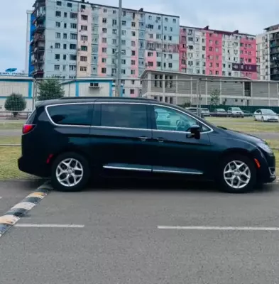 Chrysler Pacifica ქირავდება საქართველოში