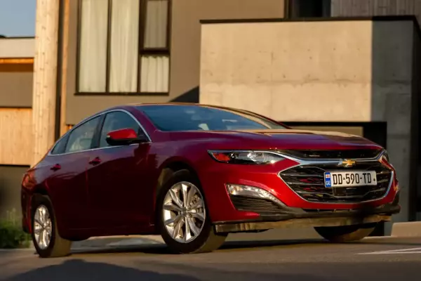 Chevrolet Malibu ქირავდება საქართველოში