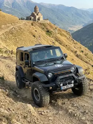Jeep Wrangler Rubicon для аренды в Мцхете
