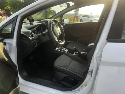Ford Fiesta ქირავდება შეკვეთილში