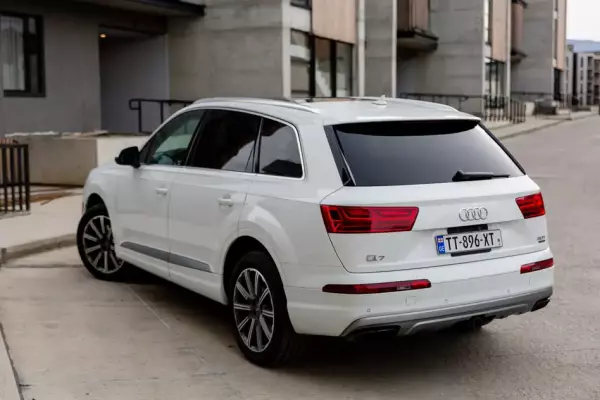 Audi Q7 ქირავდება სარფში