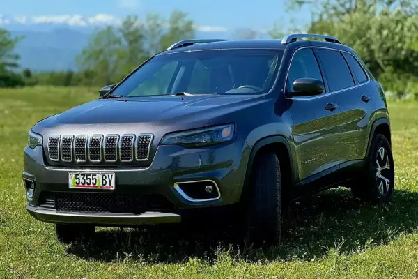 Jeep Cherokee ქირავდება საქართველოში