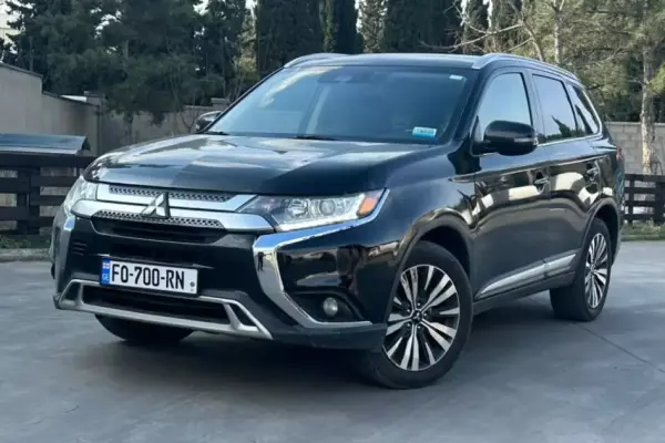 Mitsubishi Outlander ქირავდება საქართველოში