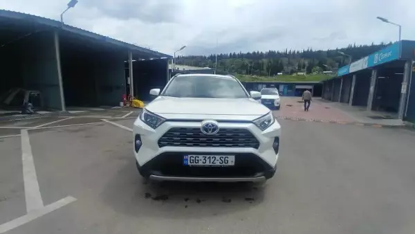 Toyota RAV4 ქირავდება საქართველოში