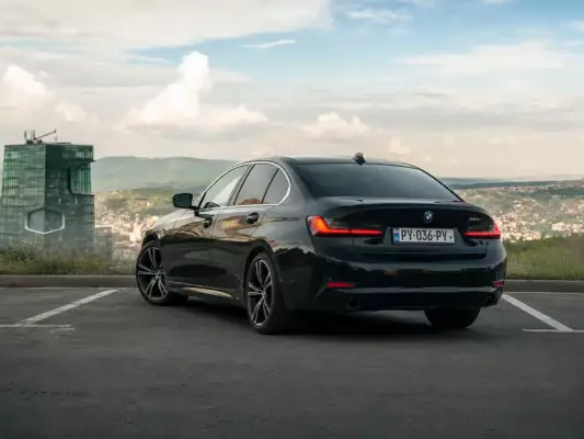 BMW 330i ქირავდება ბორჯომში