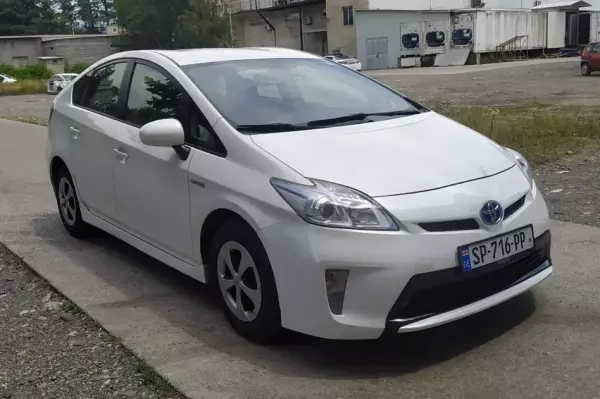 Toyota Prius ქირავდება საქართველოში
