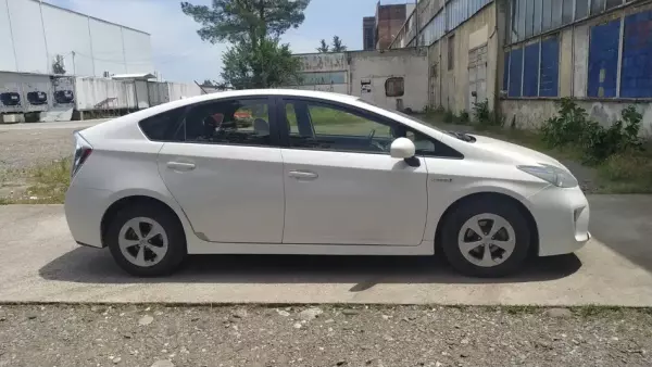 Toyota Prius for rent in Senaki