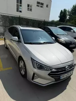Hyundai Elantra ქირავდება საქართველოში