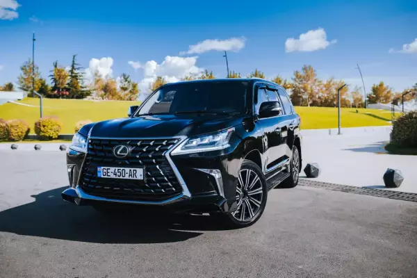 Lexus LX 450 ქირავდება საქართველოში
