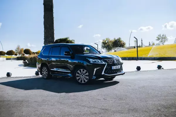 Lexus LX 450 ქირავდება საქართველოში