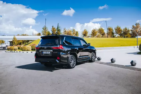 Lexus LX 450 ქირავდება საქართველოში