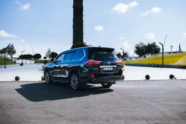 Lexus LX 450 ქირავდება საქართველოში