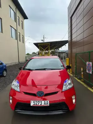 Toyota Prius ქირავდება საქართველოში