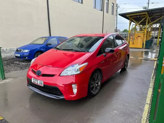 Toyota Prius ქირავდება საქართველოში