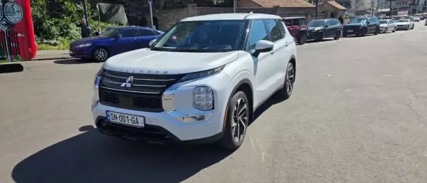 Mitsubishi Outlander ქირავდება საქართველოში