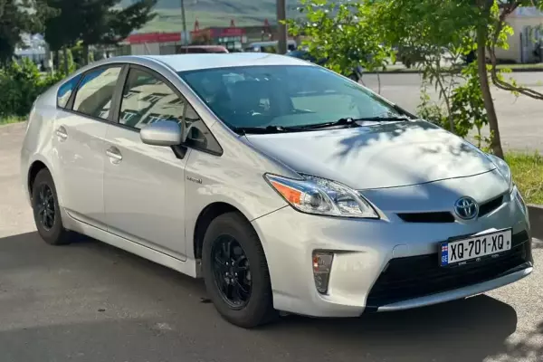 Toyota Prius ქირავდება საქართველოში