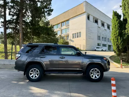 Toyota 4Runner ქირავდება ზესტაფონში