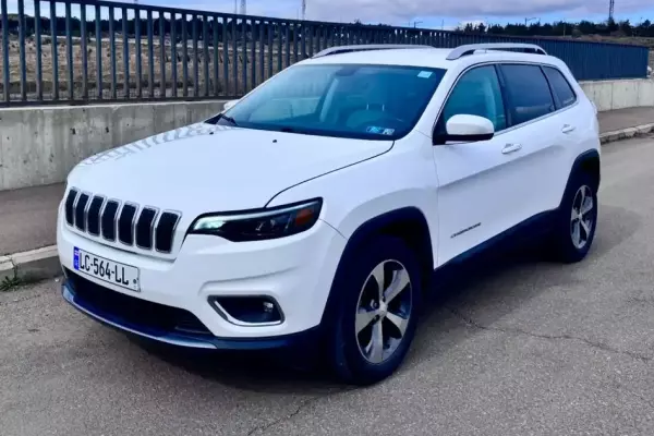 Jeep Cherokee ქირავდება საქართველოში
