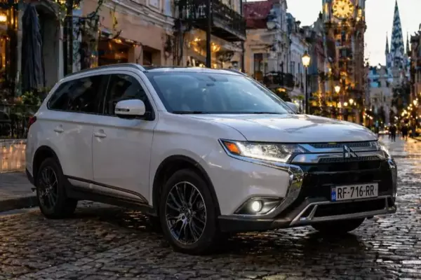 Mitsubishi Outlander ქირავდება საქართველოში