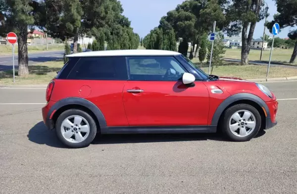 Mini Cooper для аренды в Батуми