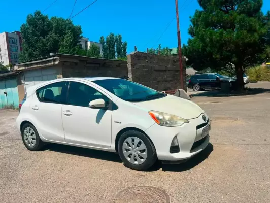 Toyota Prius ქირავდება საქართველოში