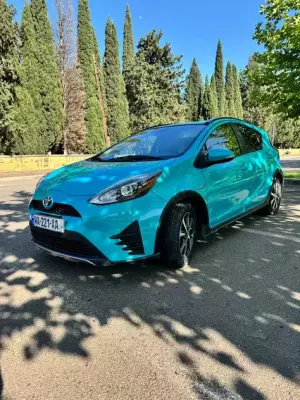 Toyota Prius ქირავდება საქართველოში