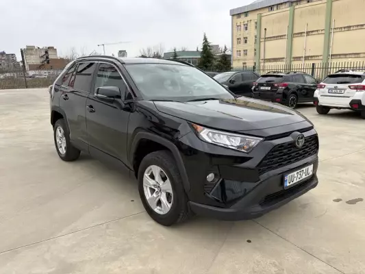 Toyota RAV4 ქირავდება ჩაქვში