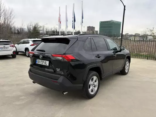 Toyota RAV4 ქირავდება ჩაქვში