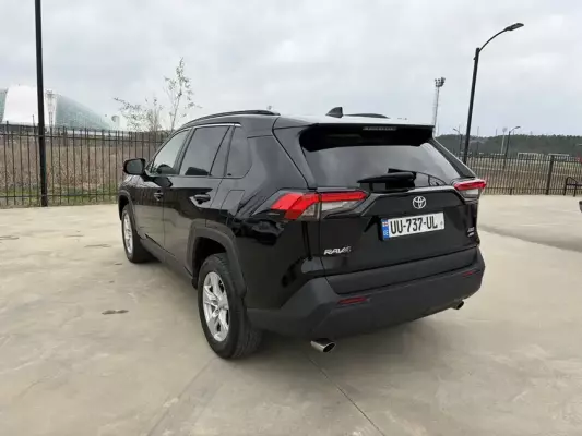 Toyota RAV4 ქირავდება ჩაქვში
