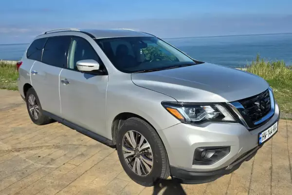 Nissan Pathfinder ქირავდება საქართველოში