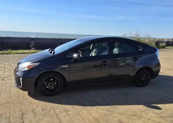 Toyota Prius для аренды в Чакви