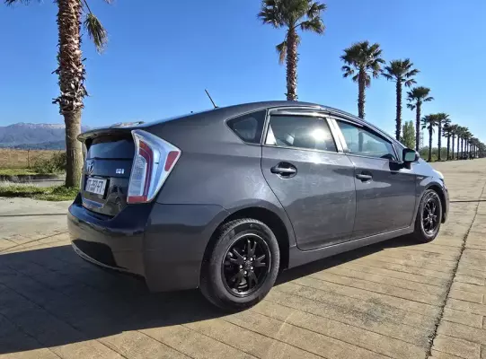 Toyota Prius для аренды в Чакви
