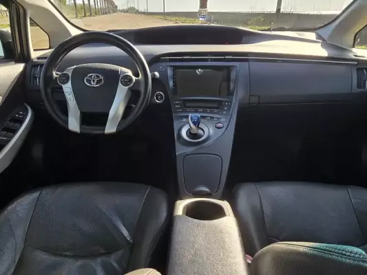 Toyota Prius для аренды в Чакви
