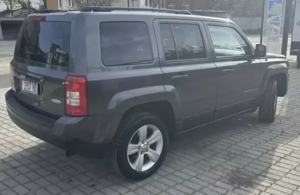 Jeep Patriot для аренды в Сенаки