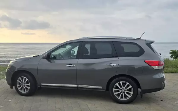 Nissan Pathfinder ქირავდება ფოთში