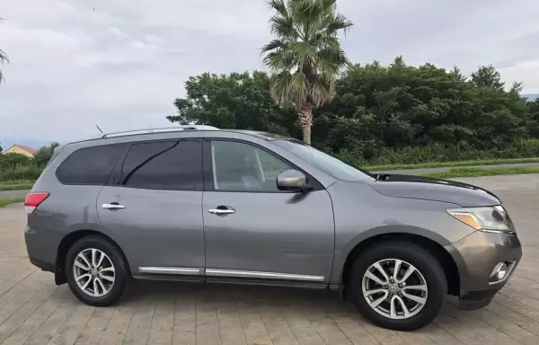 Nissan Pathfinder ქირავდება ფოთში