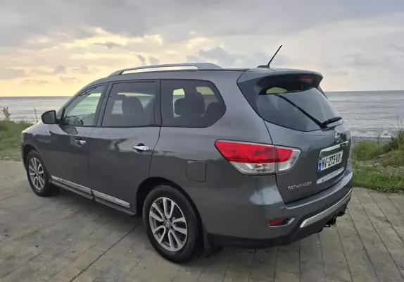 Nissan Pathfinder ქირავდება ფოთში