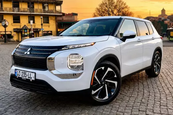 Mitsubishi Outlander ქირავდება საქართველოში