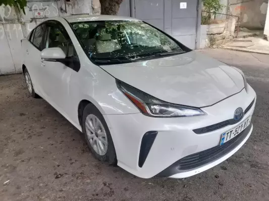 Toyota Prius ქირავდება საქართველოში