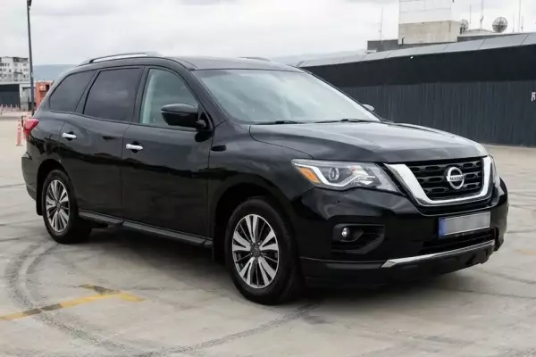 Nissan Pathfinder ქირავდება თბილისი -ში