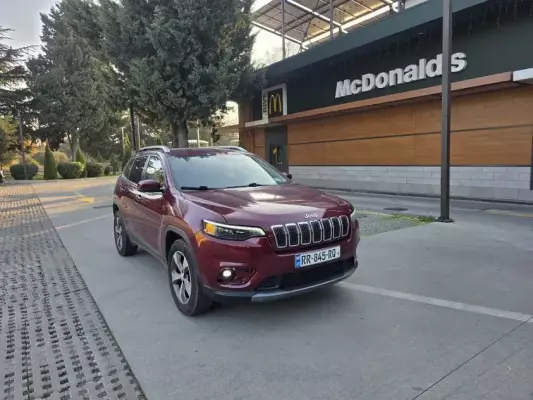 Jeep Cherokee ქირავდება საქართველოში