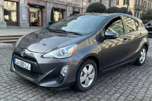 Toyota Prius ქირავდება ბათუმი -ში