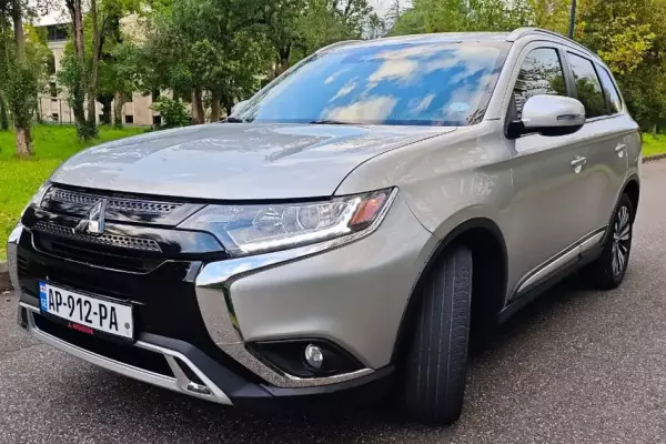 Mitsubishi Outlander ქირავდება საქართველოში