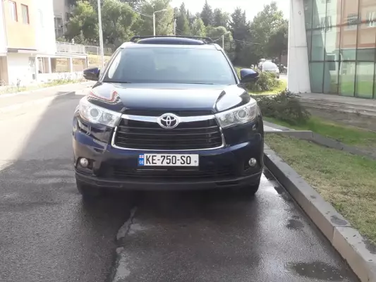 Toyota Highlander for rent in Mtskheta