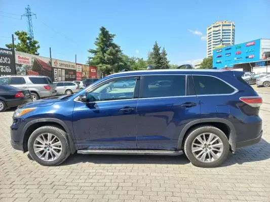 Toyota Highlander for rent in Mtskheta